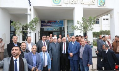 رئيس جامعة الأزهر يناقش رسالة دكتوراه عن استراتيجية الإعلام في القرآن الكريم بآداب دمنهور