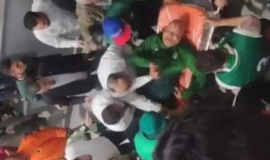 ننشر لحظة إصابة عادل شكل في حادث انهيار مدرج مباراة الأهلى والاتحاد