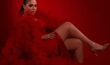 رانيا يوسف تستعد لاحتفال الكريسماس بـ«الأحمر الجريء»  (صور)