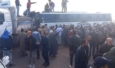 إصابة 17 طالبًا في حادث تصادم أتوبيس جامعة بسيارة نقل على طريق المنصورة