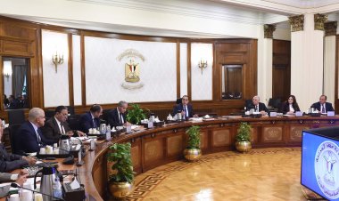 رئيس الوزراء: بدء ترتيبات الإفراج عن السلع الموجودة في الموانئ تباعاً