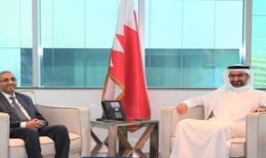 السفير المصرى بالمنامة يلتقى وزير الصناعة والتجارة البحرينى