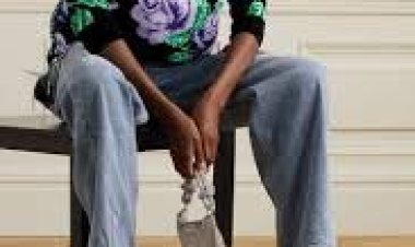 أبرزها الكورسيه وحذاء البلاتفورم..  اتجاهات الملابس والإكسسوارات في شتاء 2023