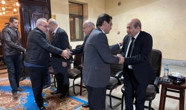 شاهد| غياب نجوم الفن عن عزاء شقيق طارق الشناوي