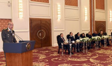 القائد العام للقوات المسلحة يشهد حفل تخرج دورة التمثيل الدبلوماسى العسكرى المصري بالخارج