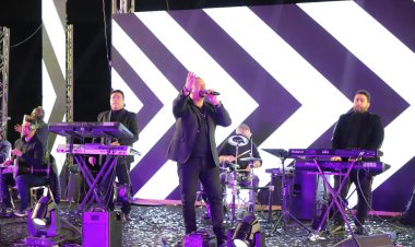 صور| هشام عباس يحيي حفلاً بحضور ريم البارودي ومحمد نور ورنا سماحة