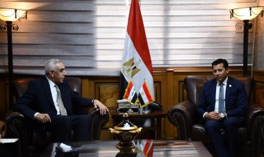 وزير الشباب والرياضة يلتقي سفير العراق بمصر ويتسلم دعوة حضور «خليجي 25»