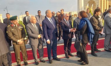 محافظ بورسعيد يتقدم صفوف المشاركين فى تشييع جنازة النائب مصطفى كامل