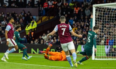 الشوط الأول.. صلاح يسجل ويصنع في تقدم ليفربول على أستون فيلا (2-0)