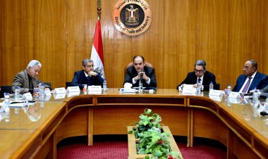 وزير التجارة يؤكد التزام التجار والصناع بالحفاظ على وفرة المعروض من السلع الاستهلاكية وتحقيق استقرار في الأسعار