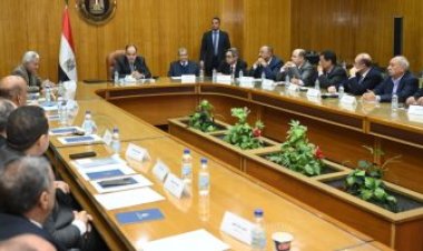 وزير الصناعة يلتقي برؤساء الغرف التجارية ويؤكدون توفير السلع بأسعار مناسبة