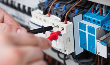 التحقيق في إصابة شاب بصعق كهربائي أثناء وجوده داحل كمبوند شهير بالشيخ زايد