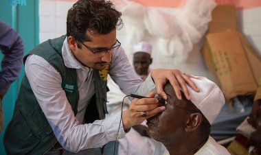 مركز الملك سلمان للإغاثة يجري 402 عملية جراحية ضمن برنامج نور السعودية التطوعي لمكافحة العمى