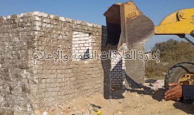إزالة حالة تعدِّي بالبناء بدون ترخيص بمركز ومدينة القنطرة شرق