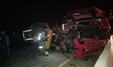 حادث تصادم مروع بين مينى باص و سيارة نقل بالمنطقة الصناعية الثانية بأكتوبر