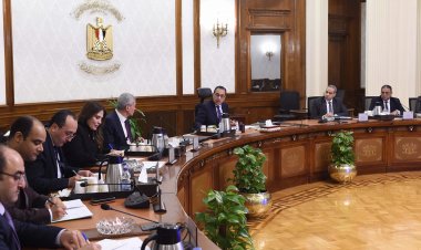 مدبولي: تدبير الخامات للمصانع بصورة مستمرة وتعزيز عملية تصنيعها محليا