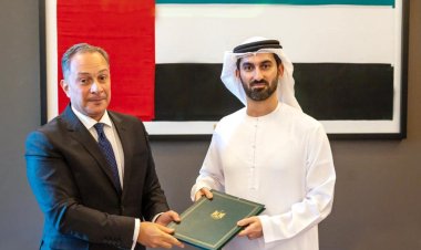السفير المصري فى أبوظبى يقدم صورة أوراق اعتماده