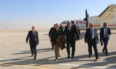 محافظ الوادي الجديد يستقبل وفد وزارة الثقافة وكبار الأدباء