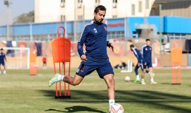 «كولر» يحاضر لاعبي الأهلي بالفيديو.. ويمنحهم راحة من تدريبات غد