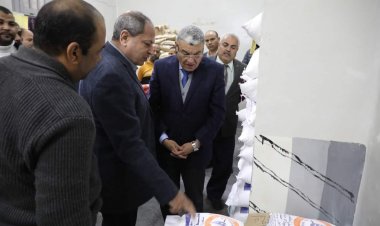 محافظ المنيا يتفقد المنفذ الثابت لبيع السلع الغذائية بأسعار مخفضة بمدينة سمالوط