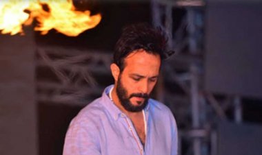 أحمد عصام يحتفل برأس السنة في برج القاهرة