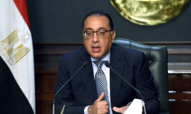 رئيس الوزراء: الأولوية للسلع الغذائية والمستلزمات الطبية والإعلان عن الأسعار قبل الشراء