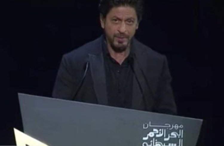 شاروخان خلال تكريمه بمهرجان البحر الأحمر السينمائي: عدم التفاهم وراء الحروب.. والسعودية قفزت للأمام