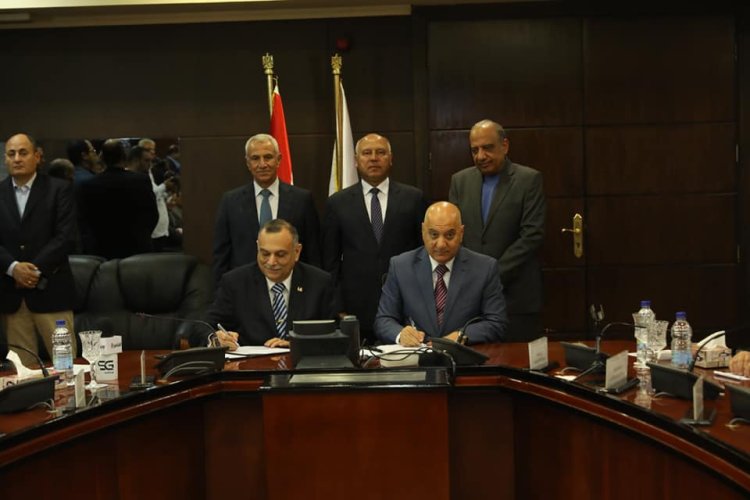 وزيرا النقل وقطاع الأعمال يشهدان عقد تصنيع وشراء 100 حافلة كهرباء