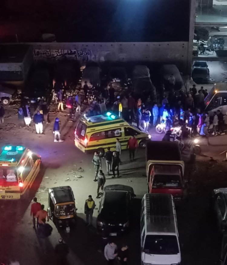 مصرع وإصابة 3 في حادث تصادم مروع بين سيارتين نقل بالعياط