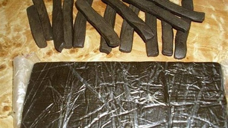 ضبط 5 طلاب بكلية الطب والصيدلة بحوزتهم 80 طربة حشيش داخل سيارة بسوهاج