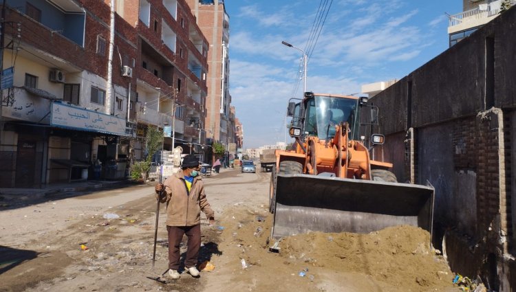 جمع ورفع القمامة والمخلفات والأتربة بنطاق حي أول مدينة الإسماعيلية