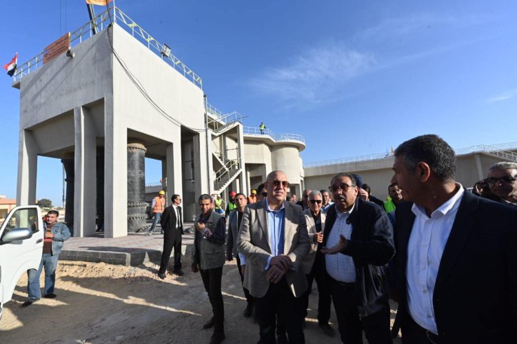 وزير الإسكان يتفقد محطة المعالجة بمشروع صرف صحي أبو تلات بالإسكندرية