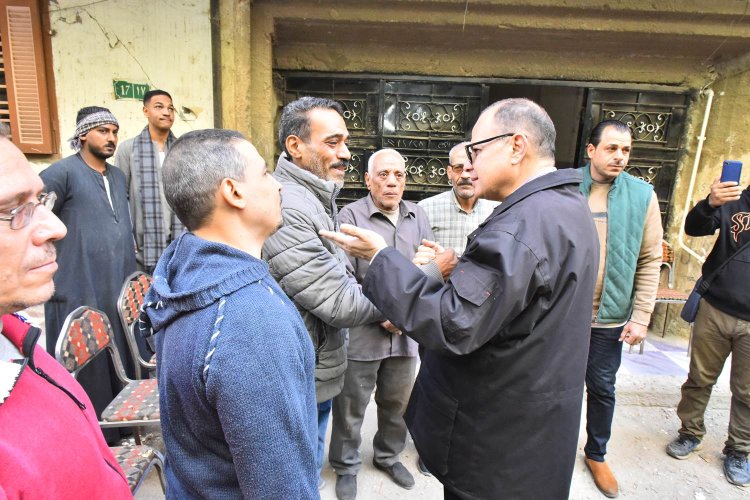 محافظ أسيوط يقدم واجب العزاء لأسرة الطالبة «ريناد سيد».. توفيت داخل مدرستها