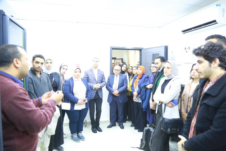 محافظ كفر الشيخ يتفقد مركز نظم المعلومات الجيومكانية