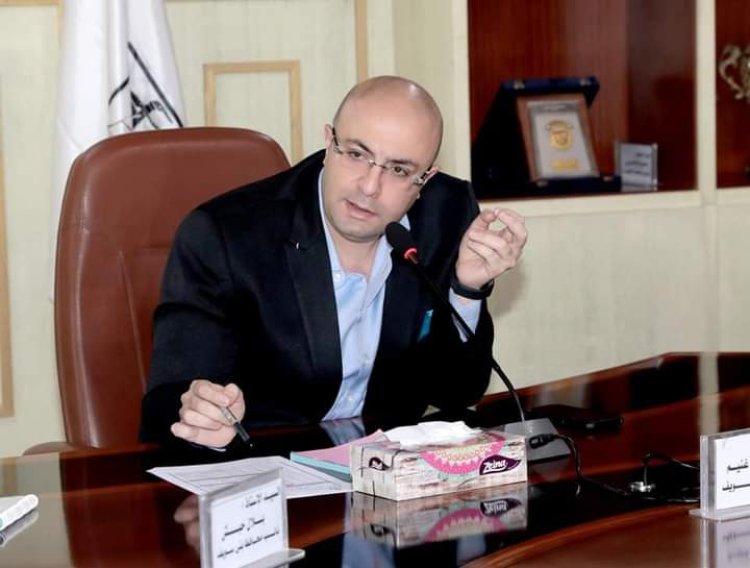 رئيس مدينة بني سويف يتفقد جاهزية مركز إصدار تراخيص المحال التجارية