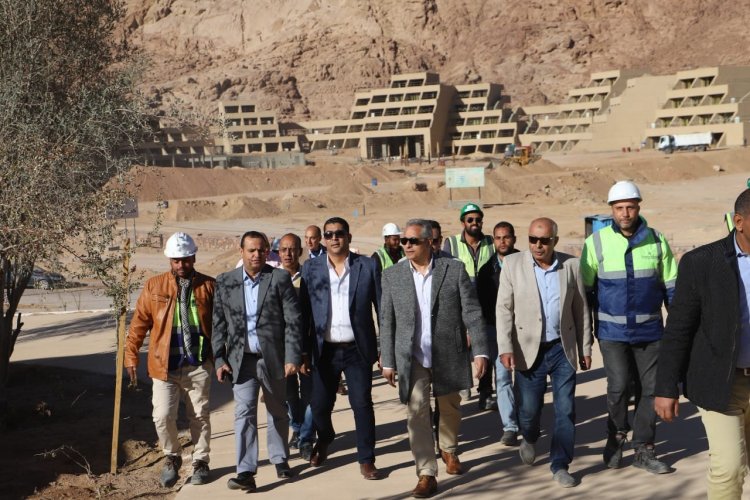 وزير القوى العاملة يتفقد مشروع التجلي الأعظم بسانت كاترين