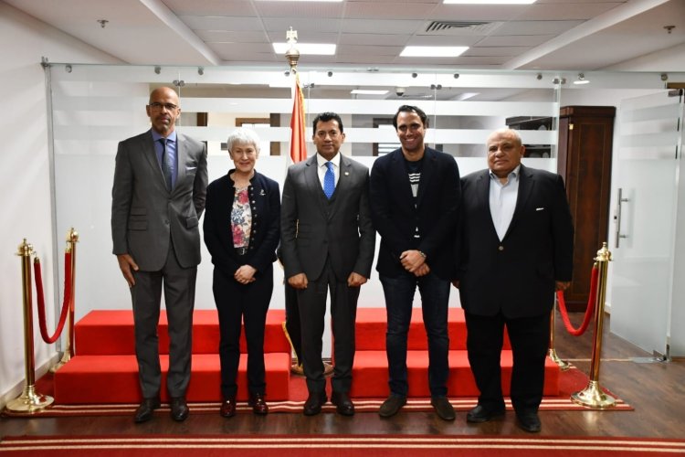 وزير الشباب والرياضة يستقبل رئيس الإتحاد الدولي للإسكواش