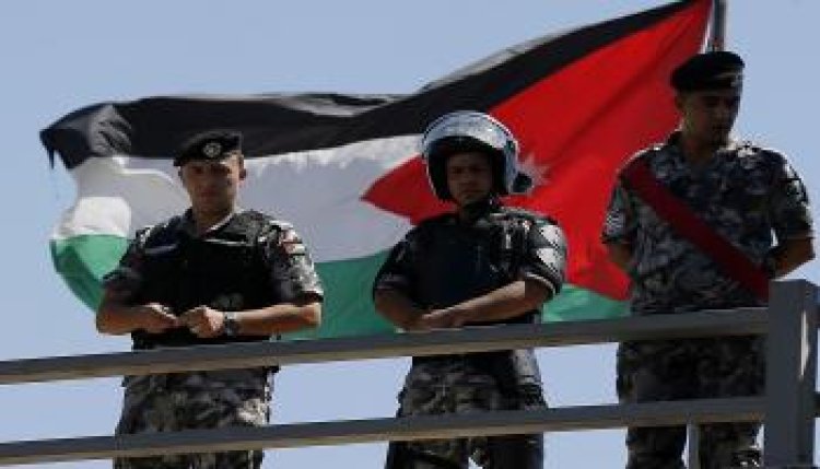 القبض على 44 شخصا شاركوا بأعمال الشغب ومقتل ضابط وتحذير من الملك.. ملخص أحداث الأردن اليوم