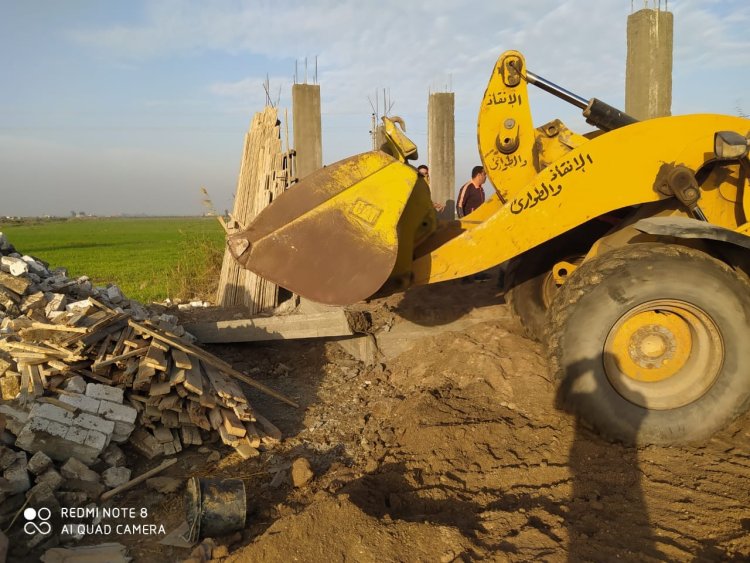 إزالة عدد من التعديات والمخالفات على أراضي الدولة جنوب بورسعيد