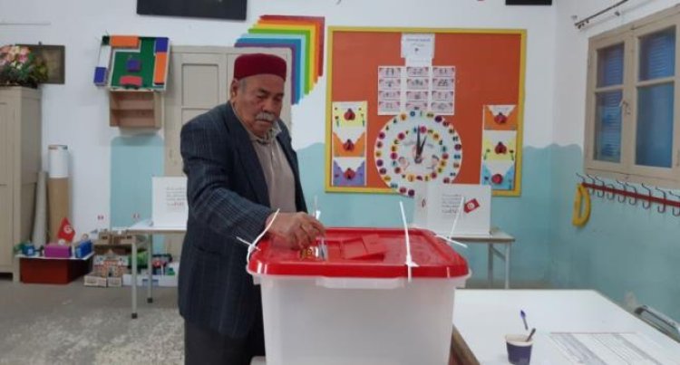 اقبال الناخبين على انتخابات برلمان الشعب التونسي