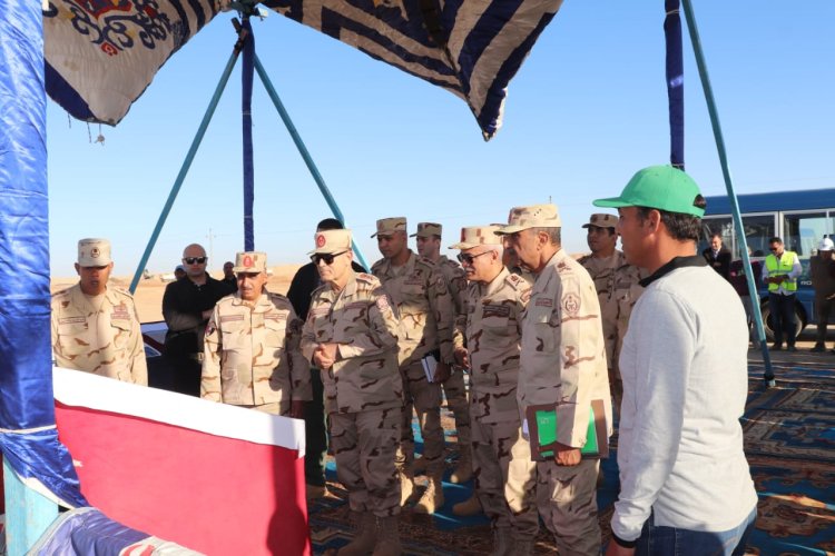 رئيس الأركان يتفقد مشروع إستصلاح وزراعة الأراضى الصحراوية بتوشكى
