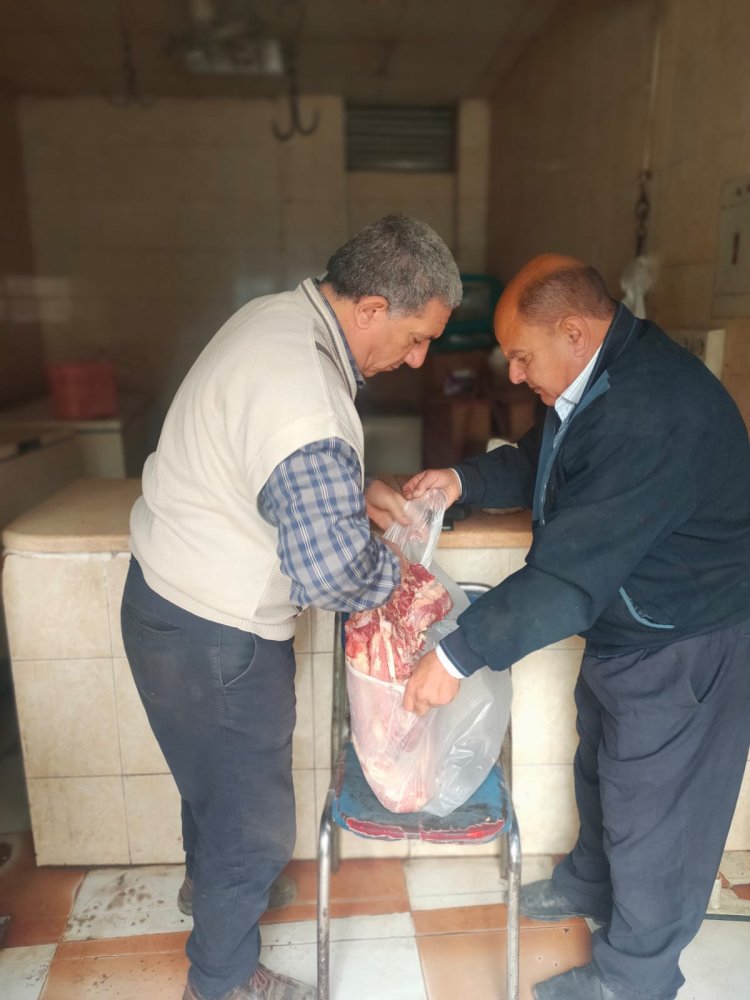 ضبط كميات من اللحوم والأسماك المملحة غير صالحة في حملات بمراكز كفر الشيخ