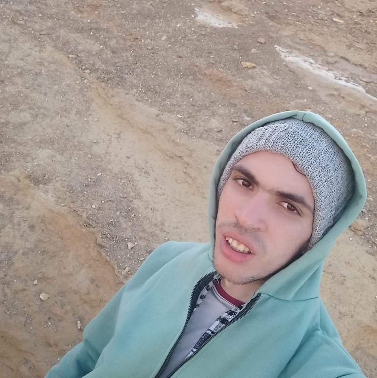 أطعمته فأكل ابنها الوحيد.. «العجوز والذئب» قصة ارعبت باب الشعرية (فيديو)