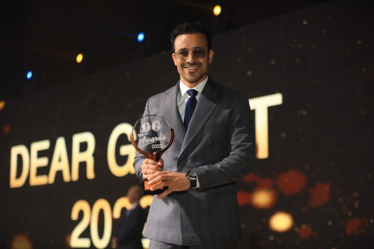 أحمد داود يفوز بجائزة دير جيست 2022 عن مسلسل «سوتس بالعربي»