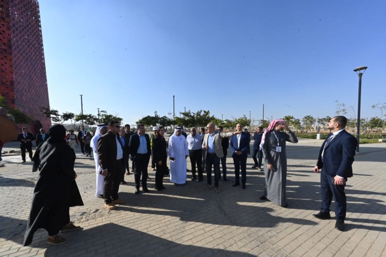 الجزار يتجول مع نظرائه وزراء الإسكان العرب بمشروع الحدائق المركزية