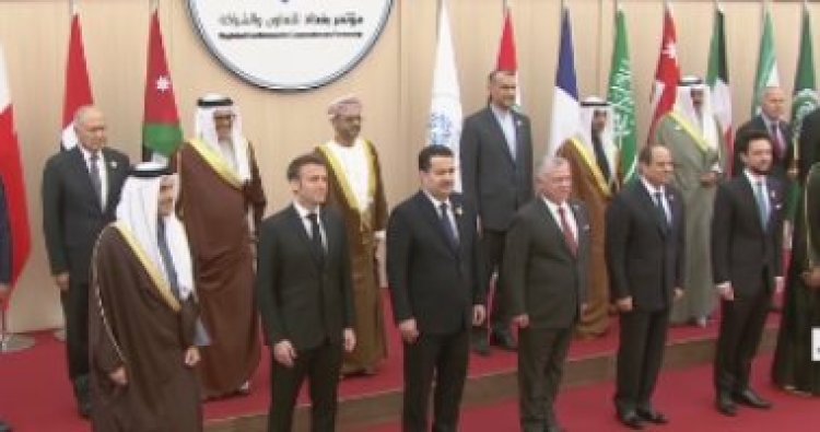 الزعماء والرؤساء يتلقون صورة تذكارية بمؤتمر «بغداد للتعاون والشراكة»