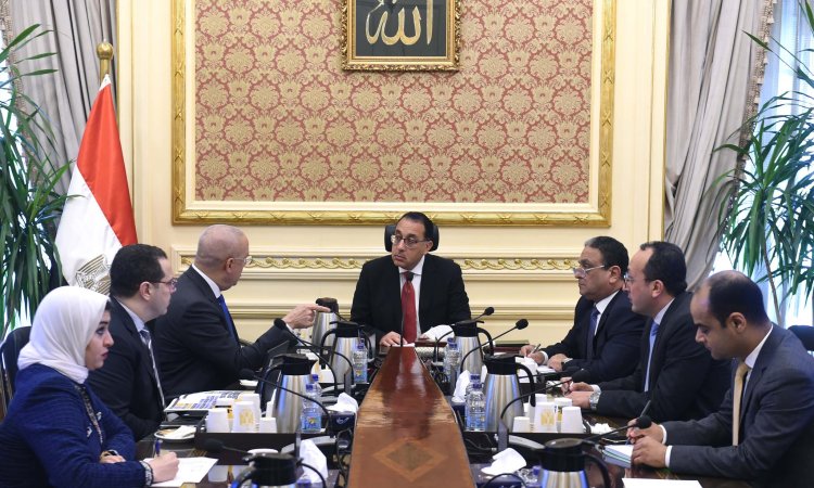 رئيس الوزراء يبحث مع وزير الإسكان سبل تحفيز الإستثمار الخارجي ويتابع طروحات الأراضى المختلفة