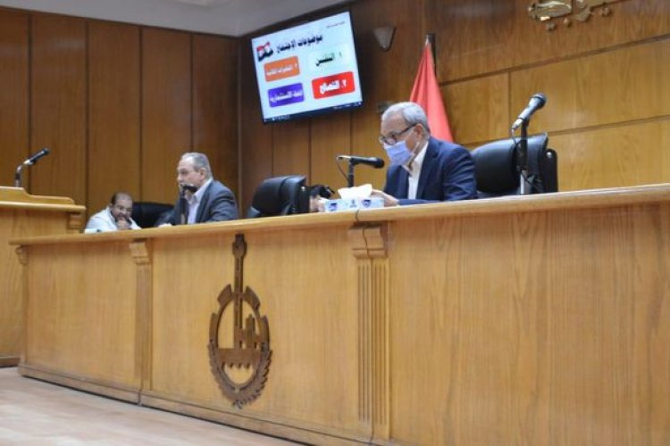محافظ القليوبية يجتمع بالأجهزة التنفيذية لإستعراض المستجدات وملفي التصالح والتقنين