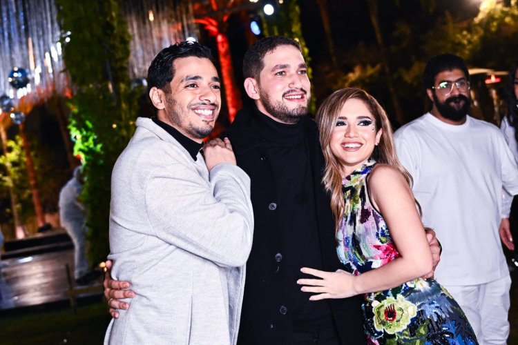 الصور الكاملة.. كاريزما أبو الروس وزغرودة منة عرفة في خطوبة رنا رئيس