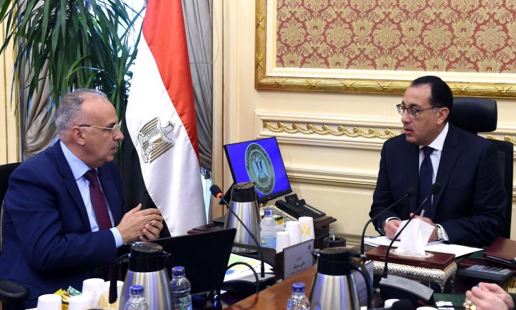رئيس الوزراء يتابع مع وزير الرى عددا من الملفات